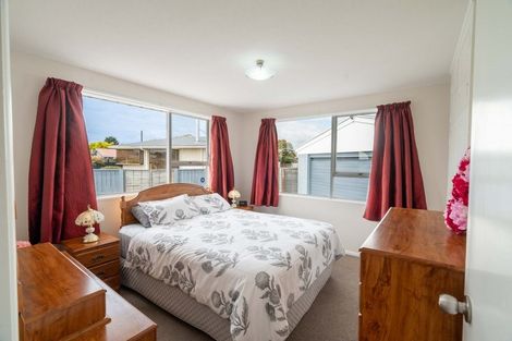 Photo of property in 12 Cowper Place, Avondale, Christchurch, 8061