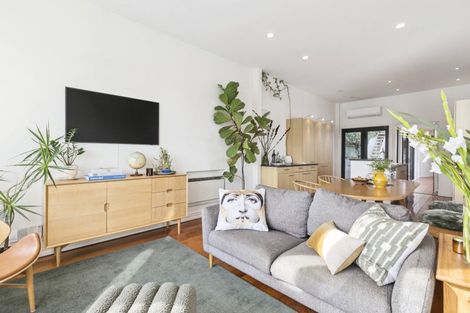 Photo of property in 19 Shannon Street, Mount Victoria, Wellington, 6011