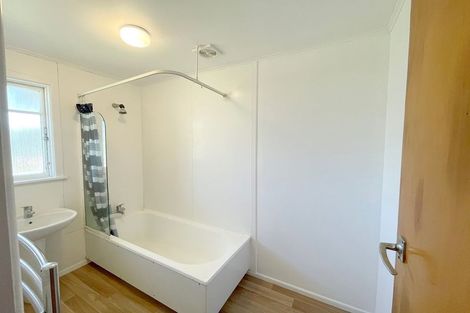 Photo of property in 43 Lynda Avenue, Paparangi, Wellington, 6037