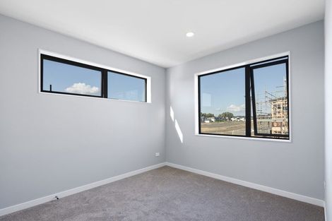 Photo of property in 8 Taipahitini Road, Rosehill, 2113