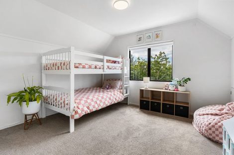 Photo of property in 2/13 Pinewood Grove, Botany Downs, Auckland, 2010