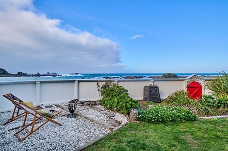 Photo of property in 336 The Esplanade, Island Bay, Wellington, 6023