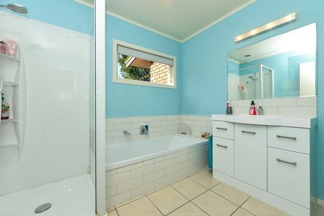 Photo of property in 15 Mclaren Place, Chedworth, Hamilton, 3210