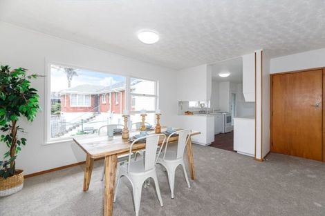 Photo of property in 2/120 Titirangi Road, New Lynn, Auckland, 0600