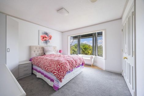 Photo of property in 17 Louise Place, Browns Bay, Auckland, 0630