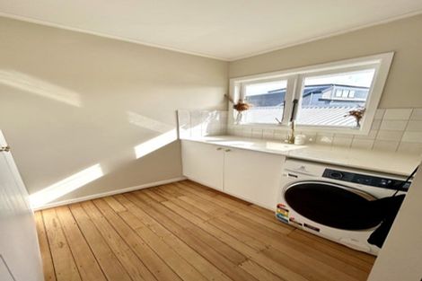 Photo of property in 3 Alma Street, Te Atatu South, Auckland, 0610