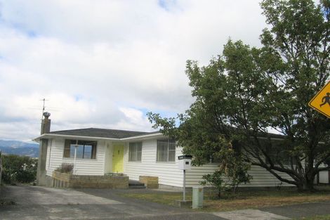 Photo of property in 68 Akaroa Drive, Maupuia, Wellington, 6022