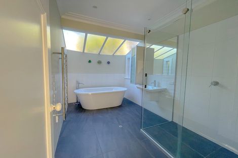 Photo of property in 15 Cambridge Terrace, Devonport, Auckland, 0624