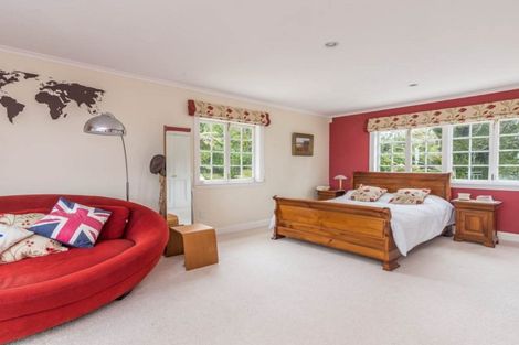 Photo of property in 467 Scenic Drive, Waiatarua, Auckland, 0612