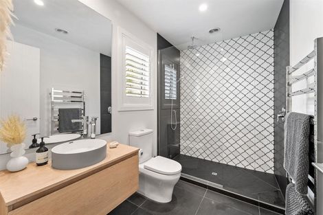 Photo of property in 18b Hobbs Road, Matakatia, Whangaparaoa, 0930