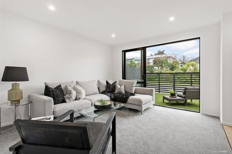 Photo of property in 35 Lewis Road, Pakuranga, Auckland, 2010