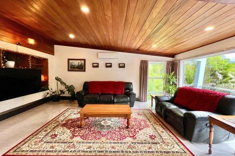 Photo of property in 14 Titirangi Beach Road, Titirangi, Auckland, 0604