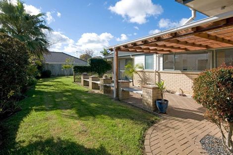 Photo of property in 4 Tolben Place, Golflands, Auckland, 2013