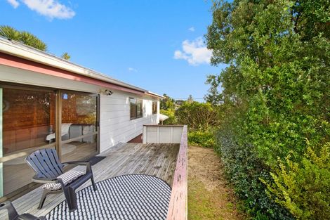 Photo of property in 2/72 Aeroview Drive, Beach Haven, Auckland, 0626