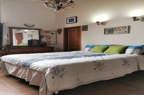 Photo of property in 40a Staincross Street, Green Bay, Auckland, 0604