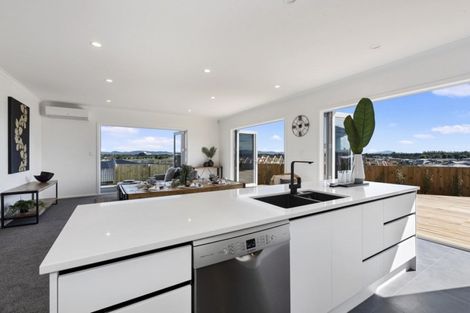 Photo of property in 18 Rose Berry Crescent, Flagstaff, Hamilton, 3210