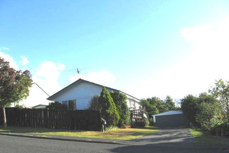 Photo of property in 16 Meadowood Drive, Unsworth Heights, Auckland, 0632