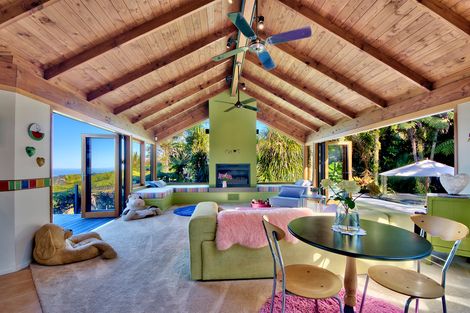 Photo of property in 234 Scenic Drive, Titirangi, Auckland, 0604