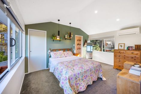 Photo of property in 34 Rauhuia Crescent, Parau, Auckland, 0604