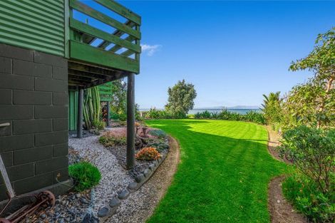Photo of property in 1736 East Coast Road, Whakatiwai, Miranda, 2473