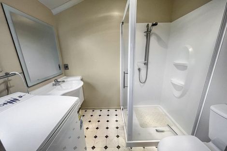 Photo of property in 4 Johnstone Drive, Fitzherbert, Palmerston North, 4410