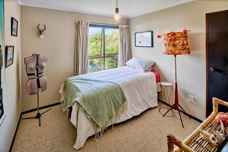 Photo of property in 9 Kenef Road, Paremata, Porirua, 5024