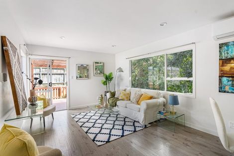 Photo of property in 16 Dunraven Place, Torbay, Auckland, 0630