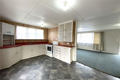 Photo of property in 13 Keeling Road, Henderson, Auckland, 0612