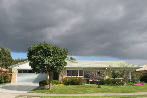 Photo of property in 16 The Gardens Drive, Papamoa Beach, Papamoa, 3118