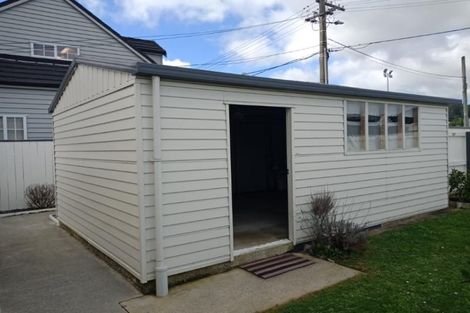 Photo of property in 11 Savage Crescent, Upper Hutt Central, Upper Hutt, 5018