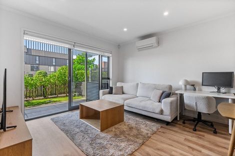 Photo of property in 2/71 Hobsonville Road, Hobsonville, Auckland, 0616
