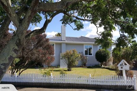 Photo of property in 10 Peters Avenue, Cloverlea, Palmerston North, 4412