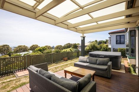 Photo of property in 87 Eliot Street, New Plymouth, 4310