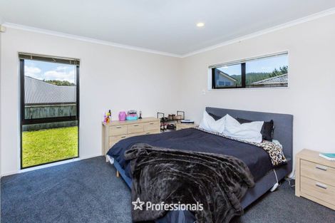 Photo of property in 9 Percy Kinsman Crescent, Riverstone Terraces, Upper Hutt, 5018