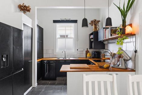 Photo of property in 42 Valley Road, Mangapapa, Gisborne, 4010