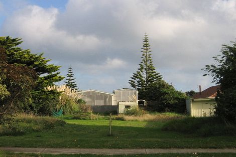 Photo of property in 18 Eruini Street, Waikanae Beach, Waikanae, 5036