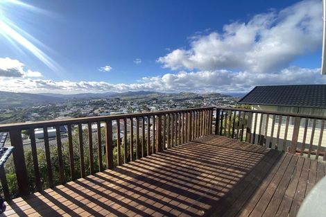 Photo of property in 61 Ruskin Road, Newlands, Wellington, 6037