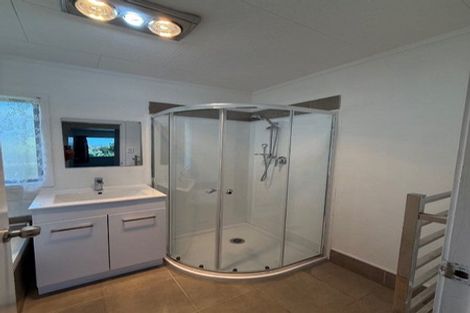 Photo of property in 8 Landow Place, Henderson, Auckland, 0612