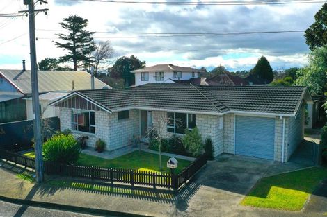 Photo of property in 1 Saint Annes Street, Levin, 5510