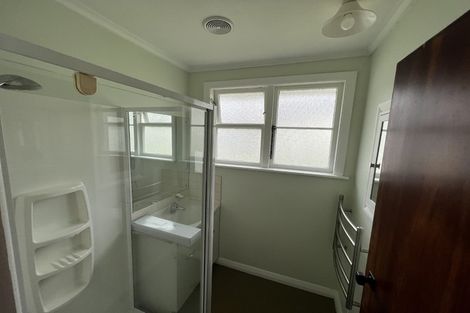 Photo of property in 105 Lake Road, Northcote, Auckland, 0627