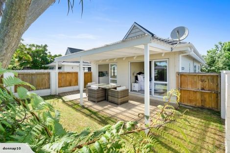 Photo of property in 2/10 Park Estate Road, Rosehill, Papakura, 2113