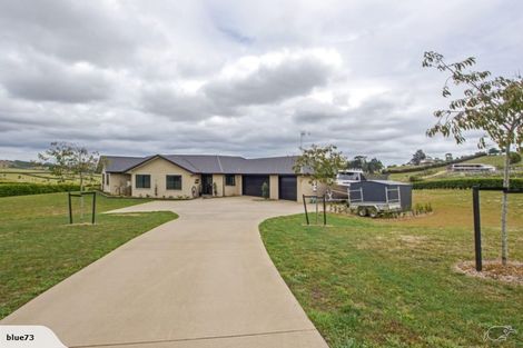 Photo of property in 24 Medhurst Road North, Bombay, 2675