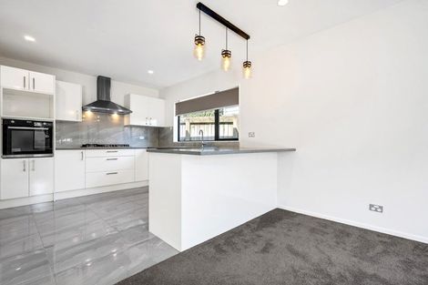 Photo of property in 18a Riverpark Crescent, Henderson, Auckland, 0610