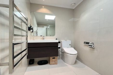 Photo of property in 2a Eastcliffe Road, Castor Bay, Auckland, 0620