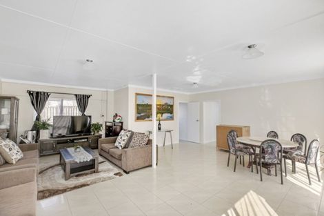 Photo of property in 17 Freshney Place, Hillpark, Auckland, 2102