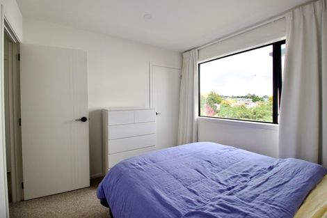 Photo of property in 2a Mcquoid Place, Glenfield, Auckland, 0629