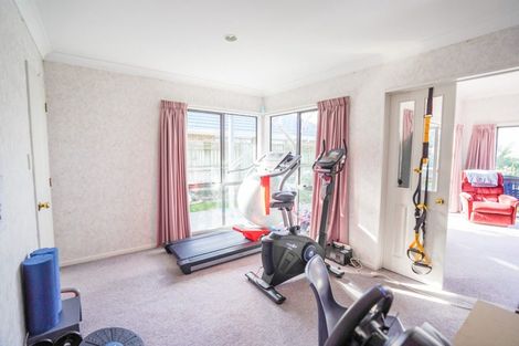 Photo of property in 25 Rosebank Avenue, Kelvin Grove, Palmerston North, 4414