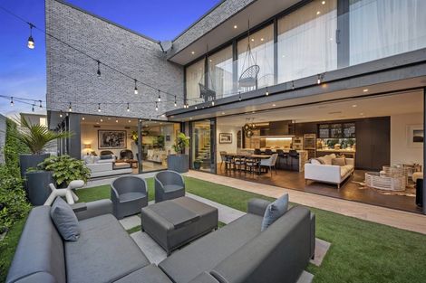 Photo of property in 222 Hurstmere Road, Takapuna, Auckland, 0622