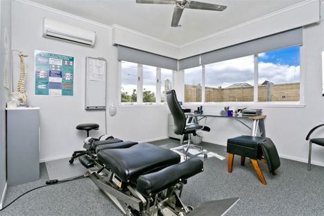 Photo of property in 2/61 Shakespeare Road, Milford, Auckland, 0620