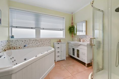 Photo of property in 3 Delamare Road, St Andrews, Hamilton, 3200